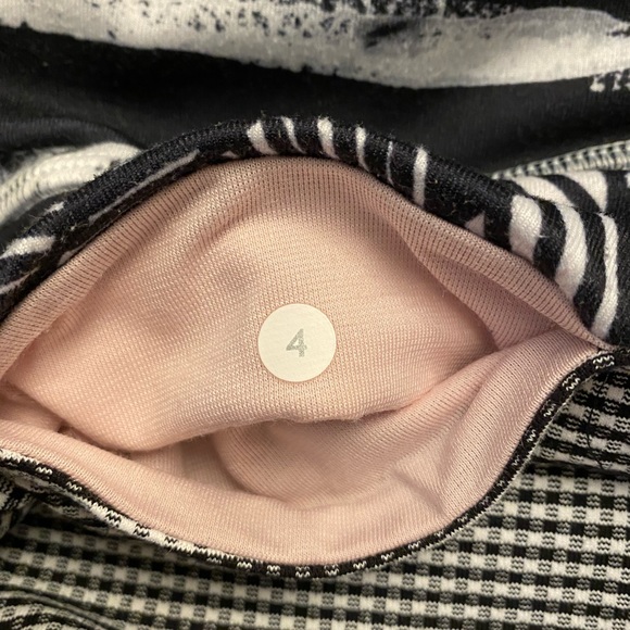 Lululemon Wunder Under Crop - Picture 3 of 6